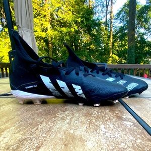 Adidas Predator Cleats - Size 4 - Excellent condition